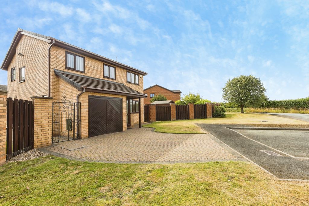 Property photo 1 of 32