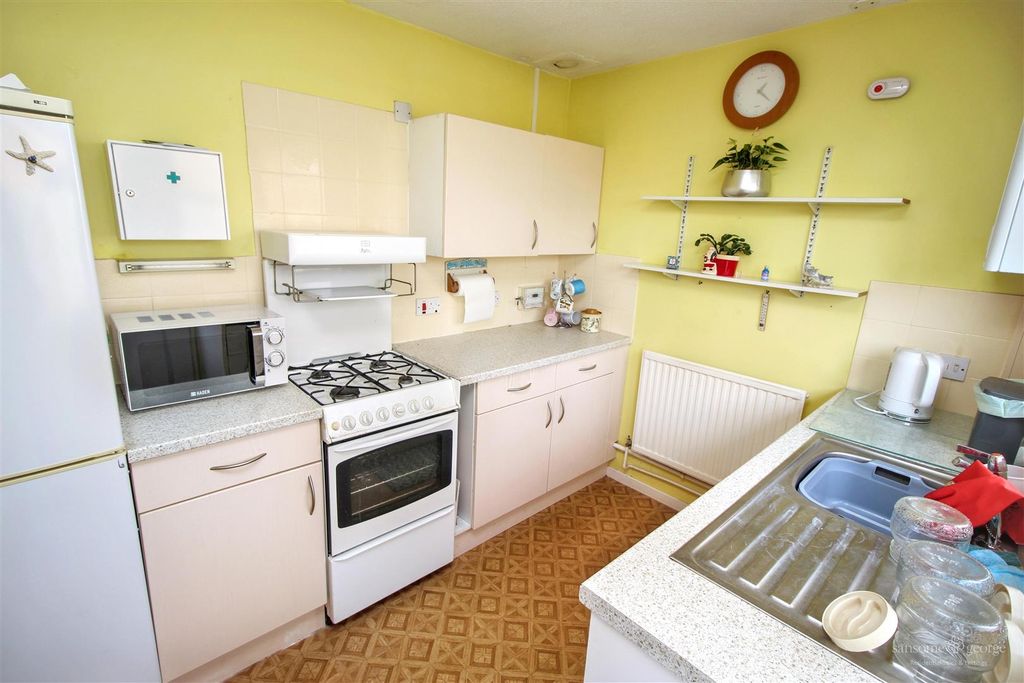 Property photo 3 of 13 Kitchen