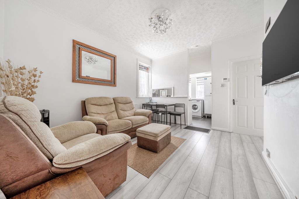 Property photo 2 of 20