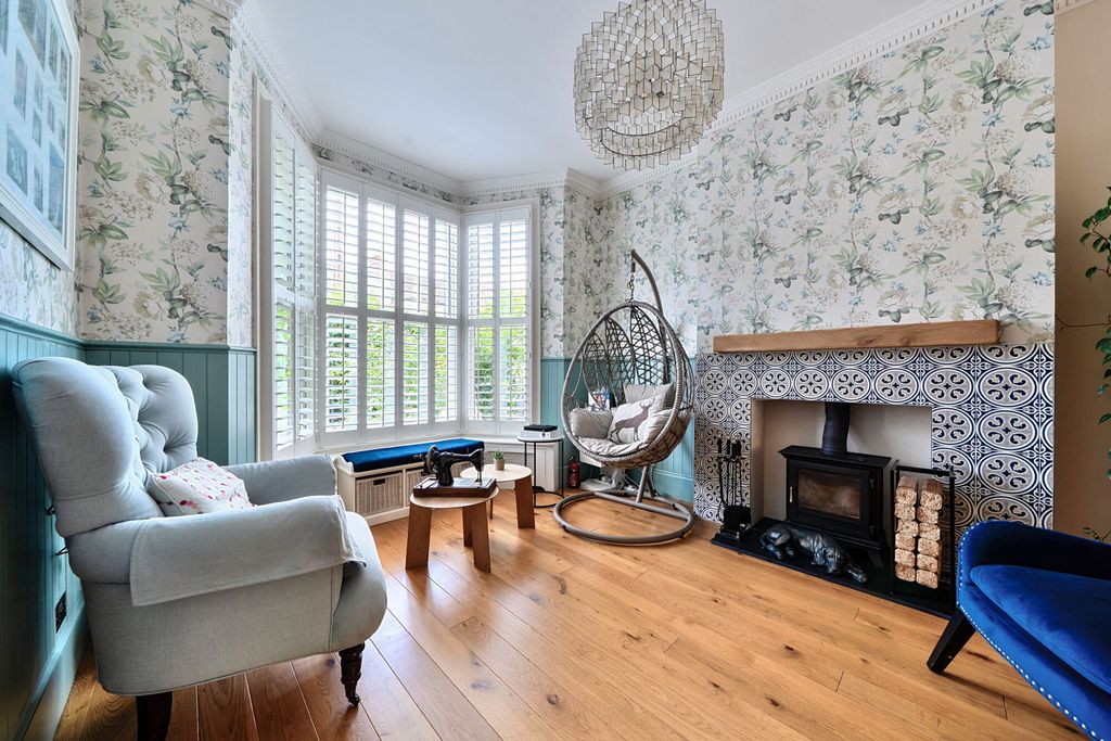 Property photo 3 of 37 1323794-39-686d07...