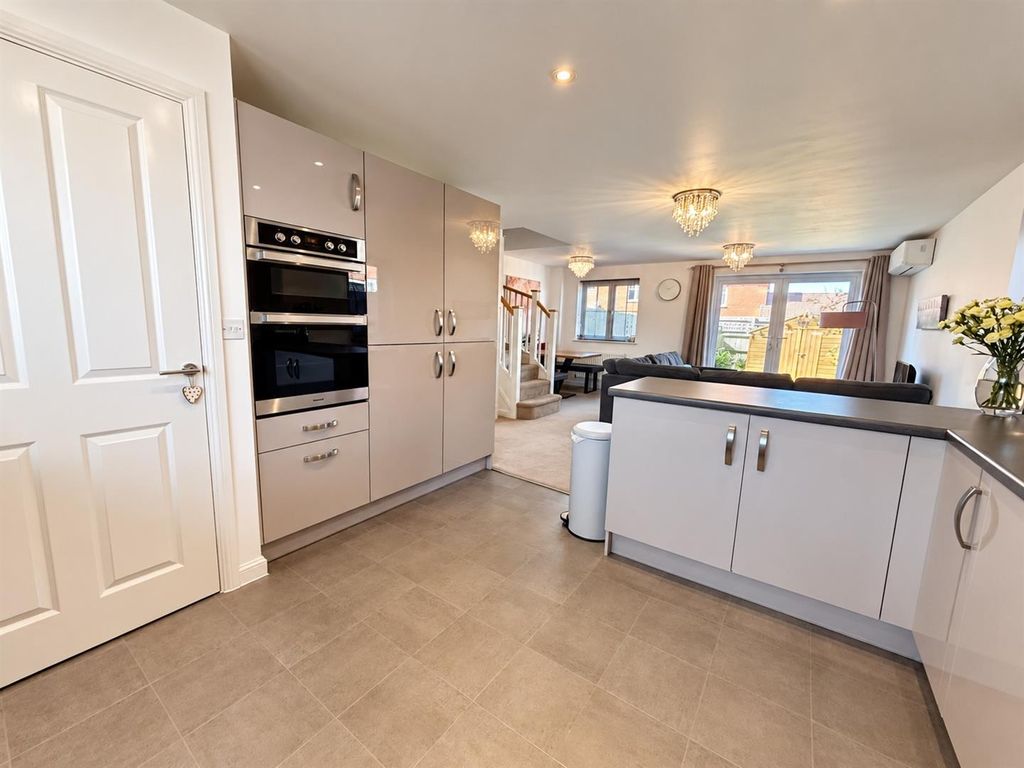 Property photo 3 of 15 Kitchen Area