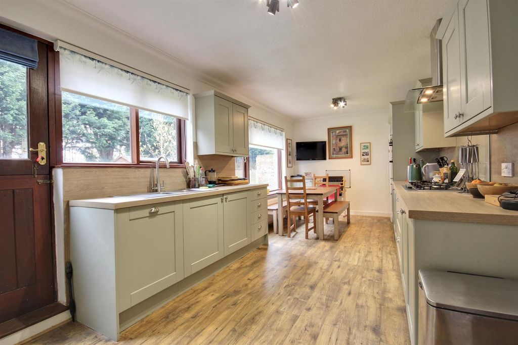 Property photo 3 of 23