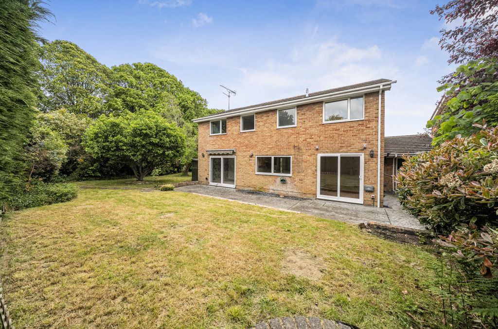 Property photo 2 of 13 14658593