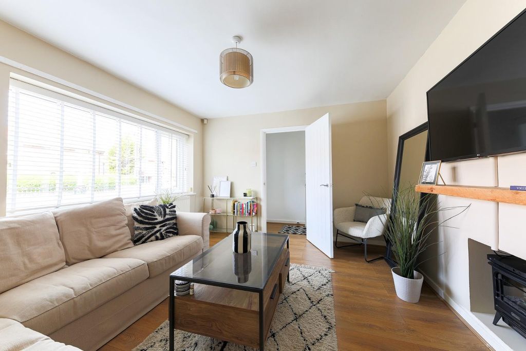 Property photo 3 of 17 Living Room