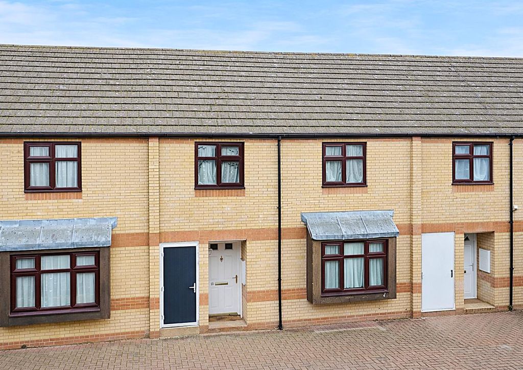 Property photo 1 of 19 Traditional Terraced Houses In Daylight.Png