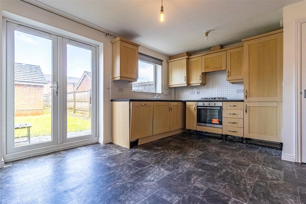 Property photo 2 of 16 Picture No. 15