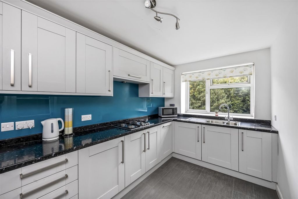 Property photo 2 of 16 Kitchen
