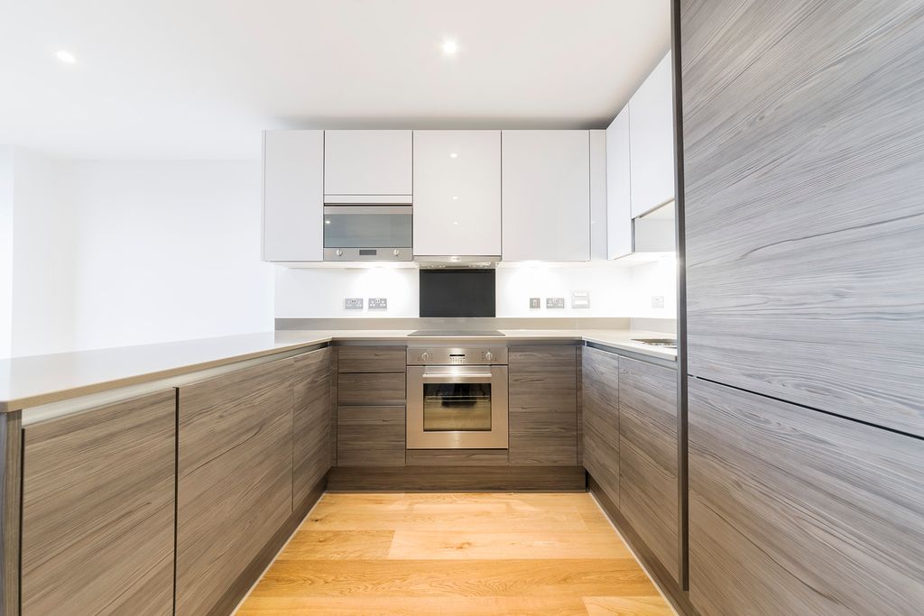 Property photo 3 of 11 Kitchen
