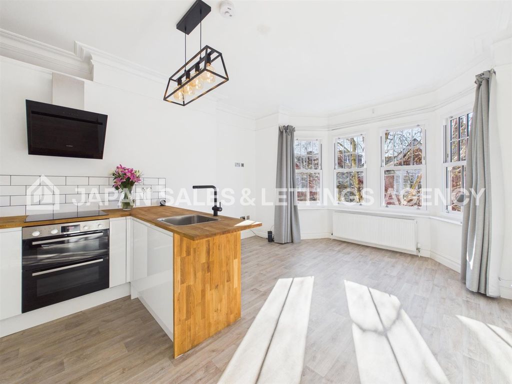 Property photo 2 of 9 Cam04401G0-Pr0118-Still011.Jpg