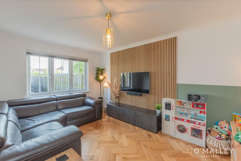 Property photo 2 of 13 Lounge