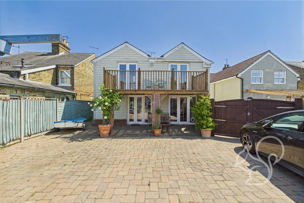 Property photo 3 of 37 Cam03877G0-Pr0182-Still062.Jpg