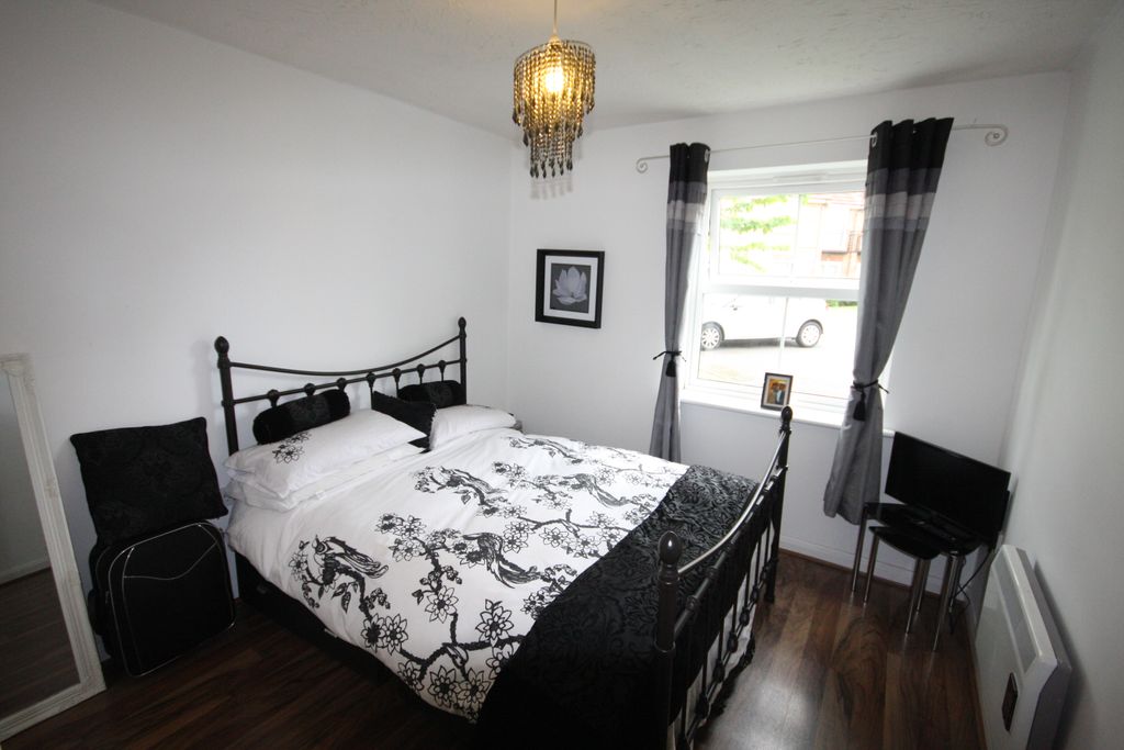 Property photo 2 of 8
