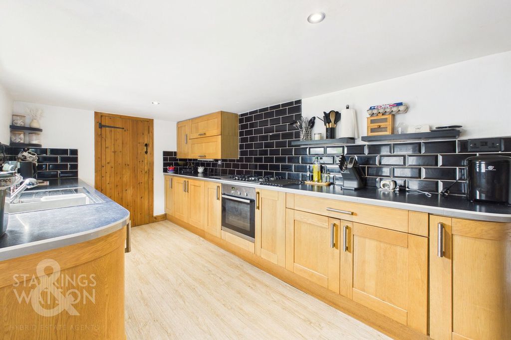 Property photo 3 of 41