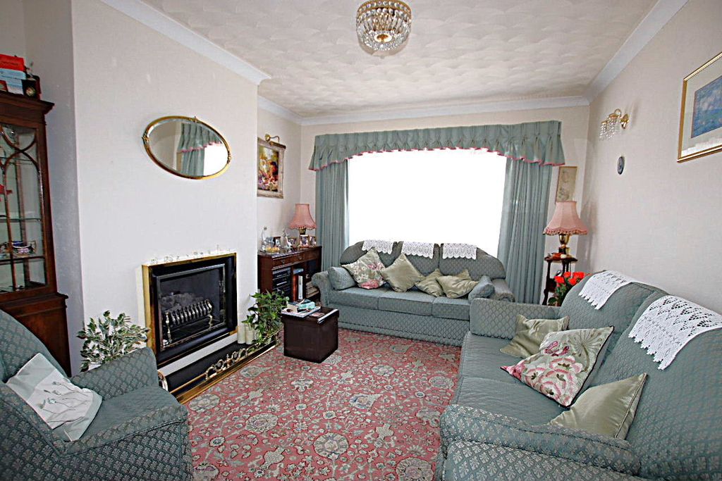 Property photo 3 of 14 Hillside Crescent 33 - Lounge (2)
