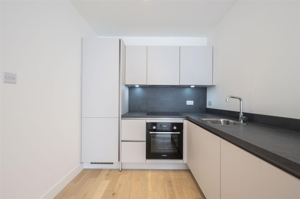 Property photo 3 of 11 Flat 1,5.Jpg