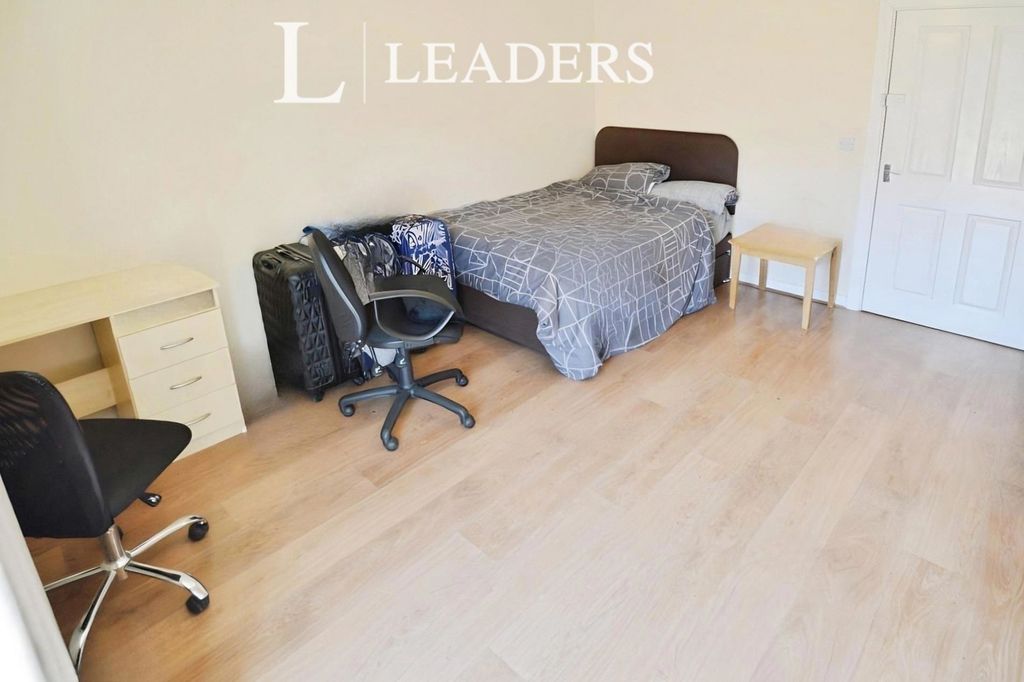 Property photo 3 of 6 Pbox-Img.Jpg