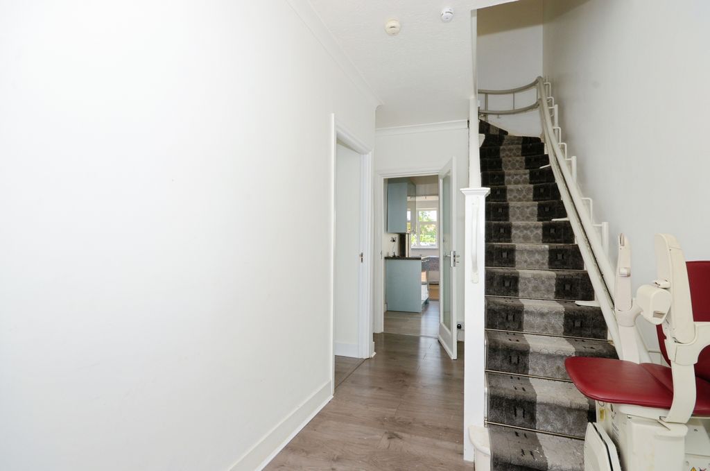 Property photo 2 of 20 Entrance Hall
