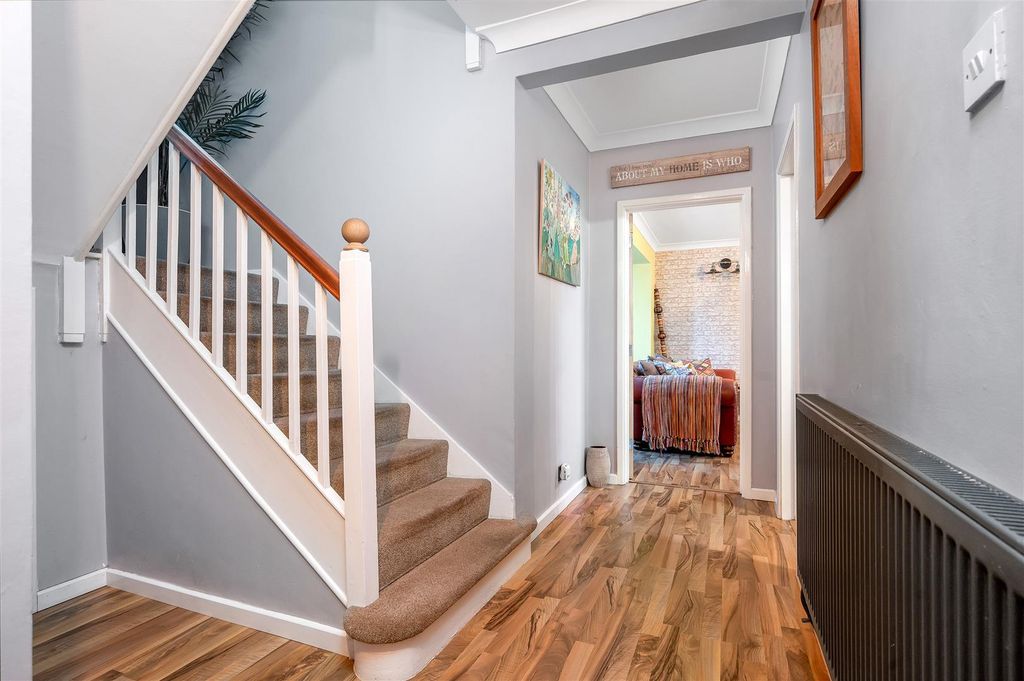 Property photo 3 of 33