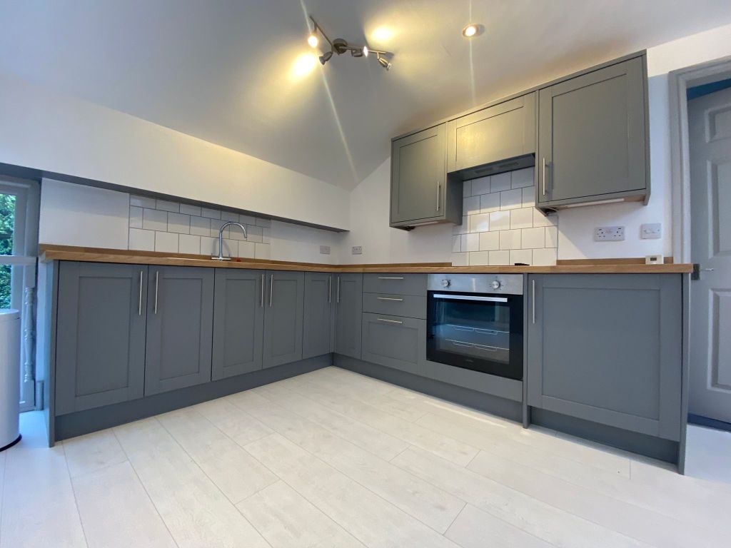 Property photo 3 of 7 Kitchen