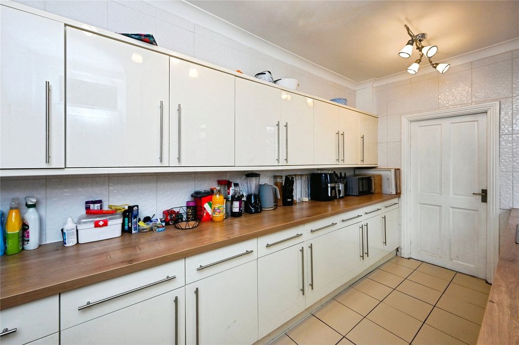 Property photo 2 of 22 Kitchen