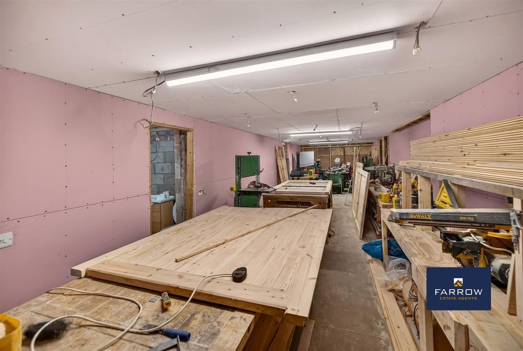 Property photo 3 of 29 Retail Space