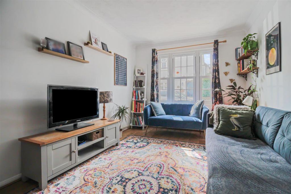Property photo 2 of 20 High Street-051.Jpg