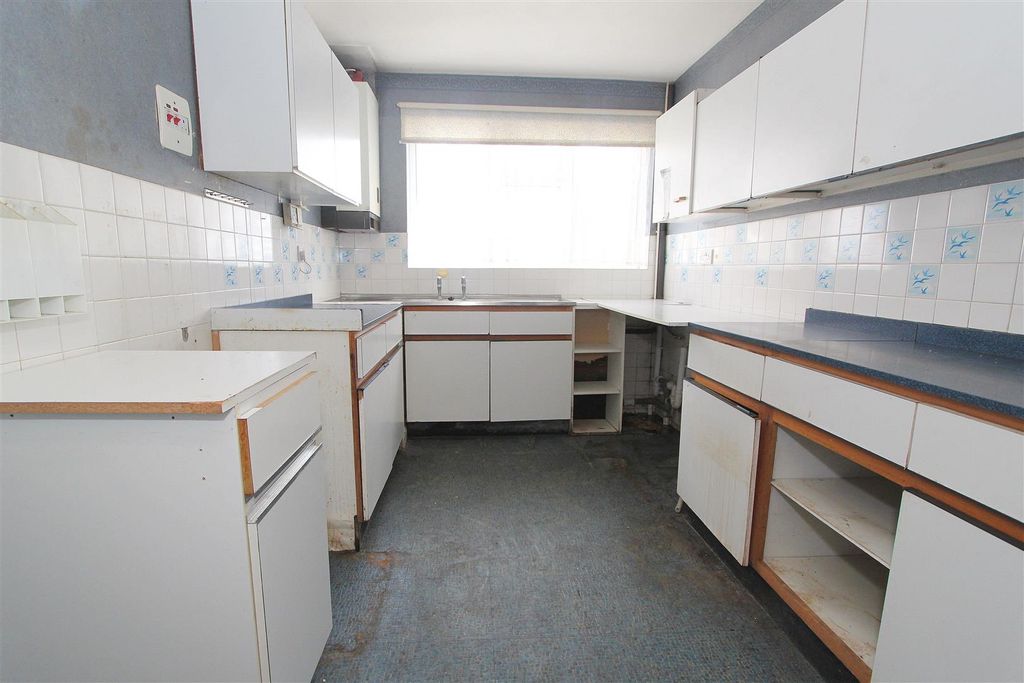 Property photo 3 of 16 Kit.Jpg