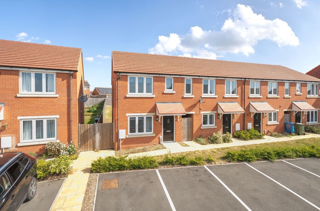 Property photo 1 of 12 1-6821B8d885059-1284449-Arw-1-1