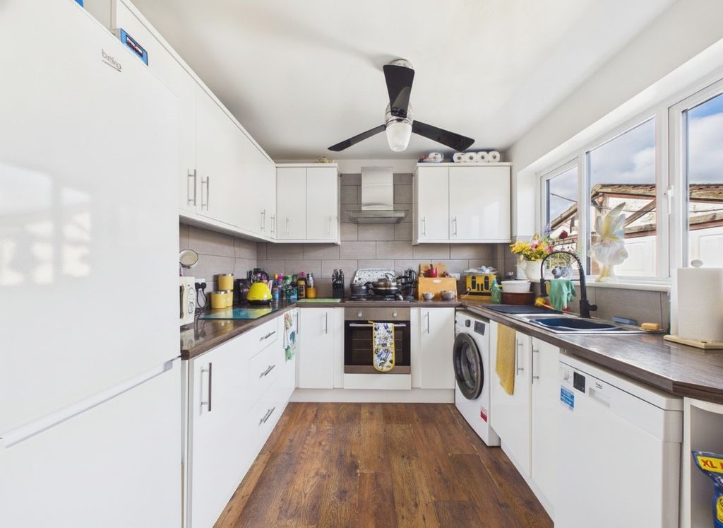 Property photo 1 of 13 4858441
