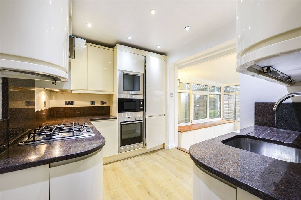 Property photo 3 of 25 Kitchen