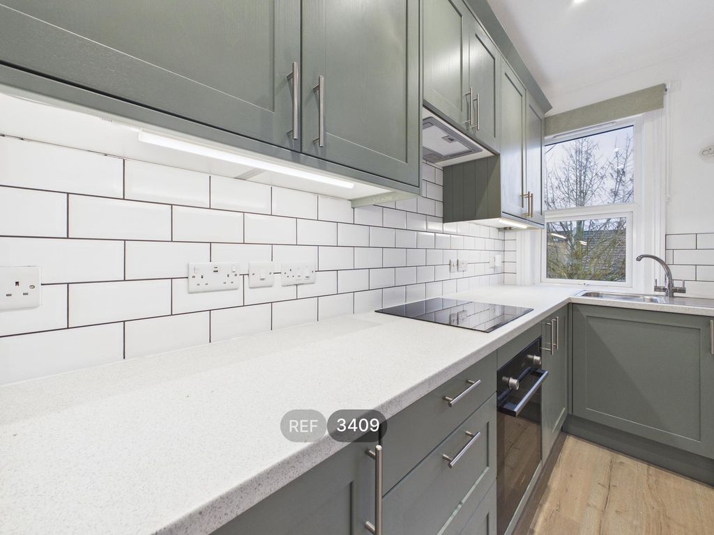 Property photo 1 of 7 Kitchen / Living Area