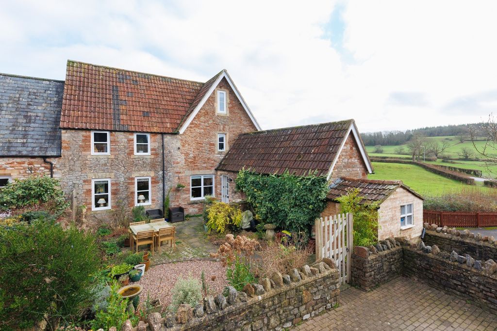 Property photo 1 of 13 4770830