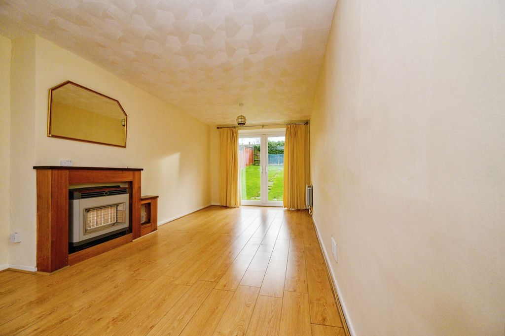 Property photo 3 of 15 Lounge