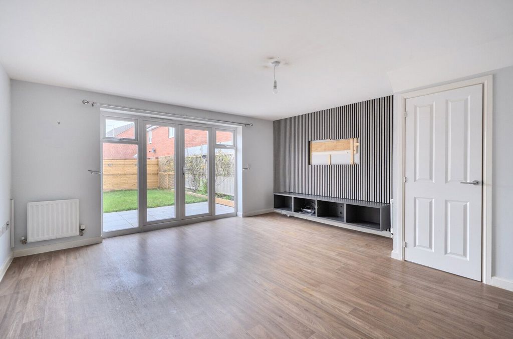 Property photo 2 of 19 Sitting/Dining Room