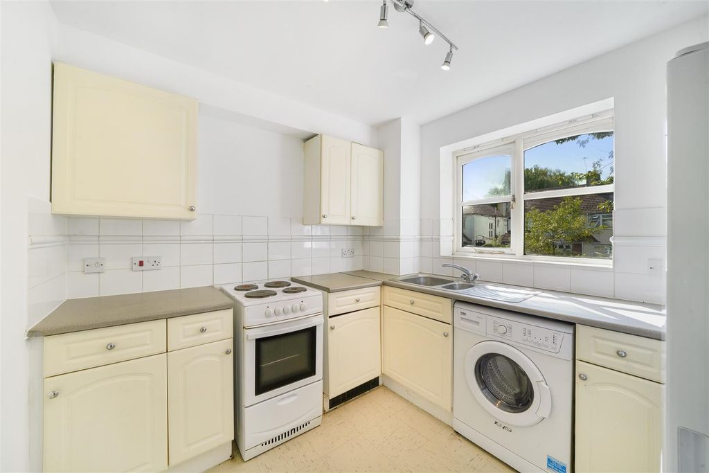 Property photo 3 of 9 7 Norwood Close - 2Jdkxs9Obc41Neoazexg.Jpg
