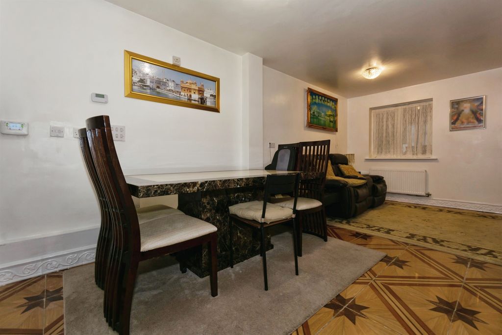 Property photo 3 of 27