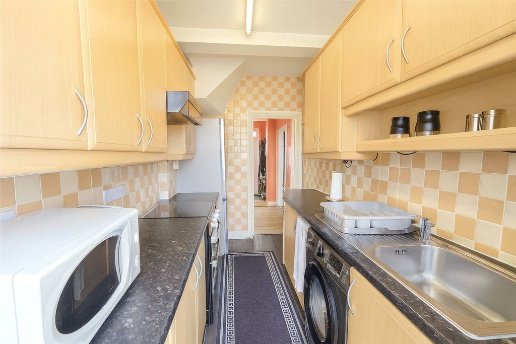 Property photo 3 of 8 Kitchen