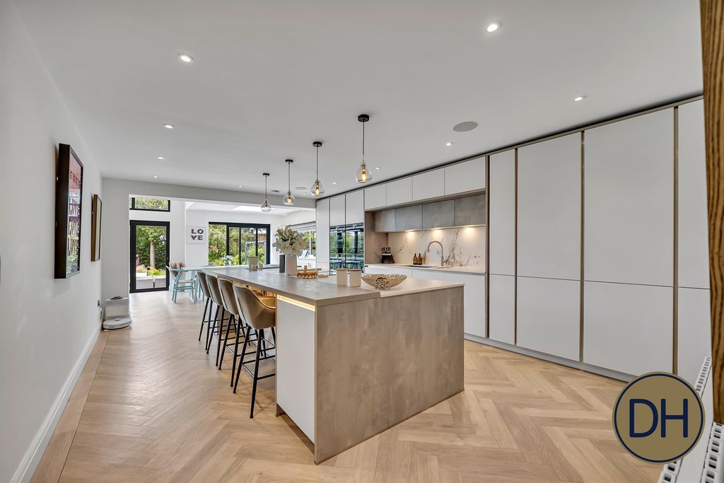 Property photo 3 of 42 Park Avenue