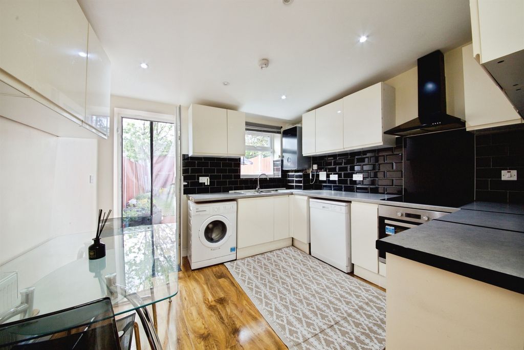 Property photo 3 of 41