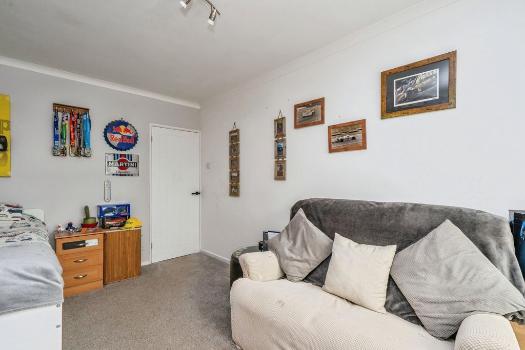 Property photo 3 of 19
