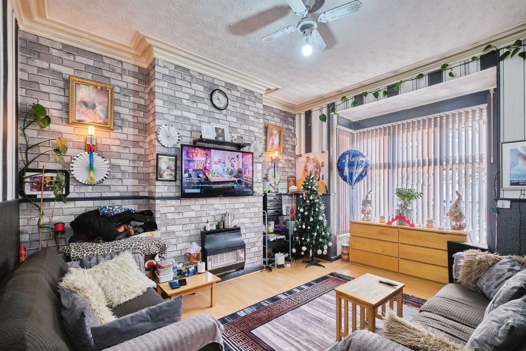 Property photo 2 of 20