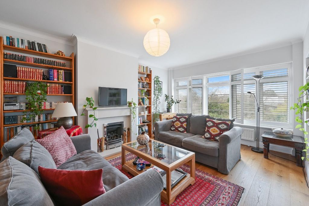 Property photo 2 of 15 Christchurch Place