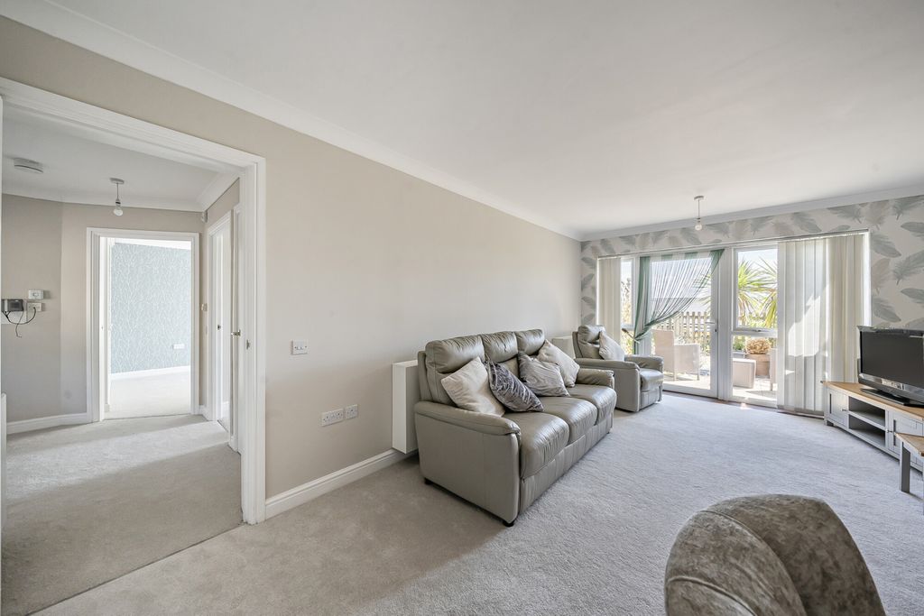 Property photo 2 of 18 1328998-12-687A80...