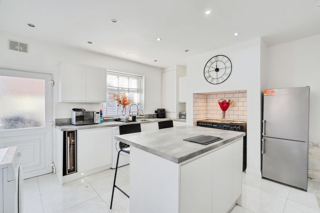 Property photo 3 of 12 Pbox-Img.Jpg