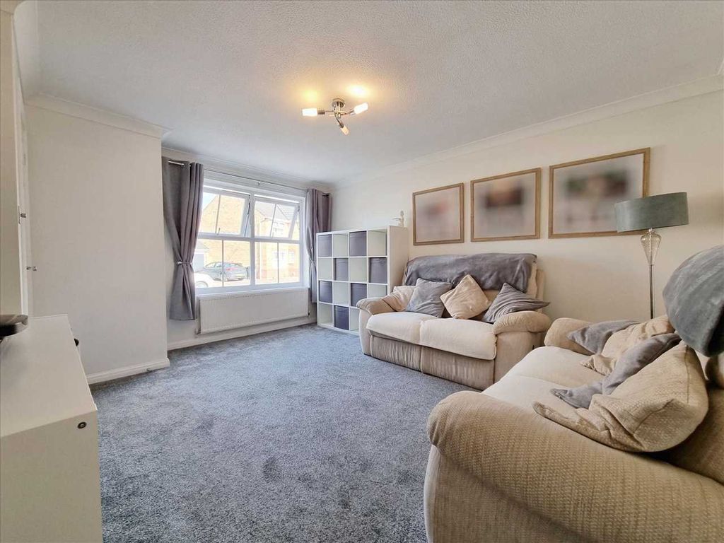Property photo 2 of 14 Lounge: