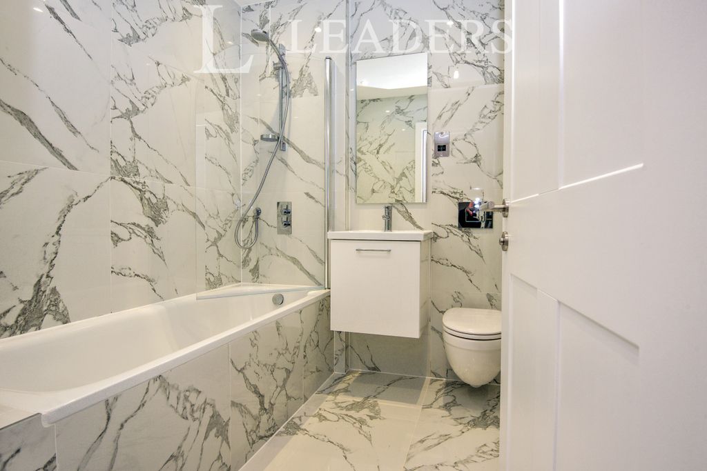 Property photo 2 of 8 Bathroom