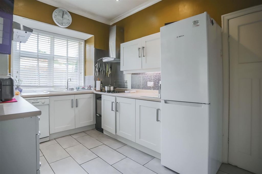 Property photo 2 of 39