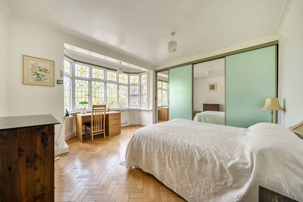 Property photo 2 of 25