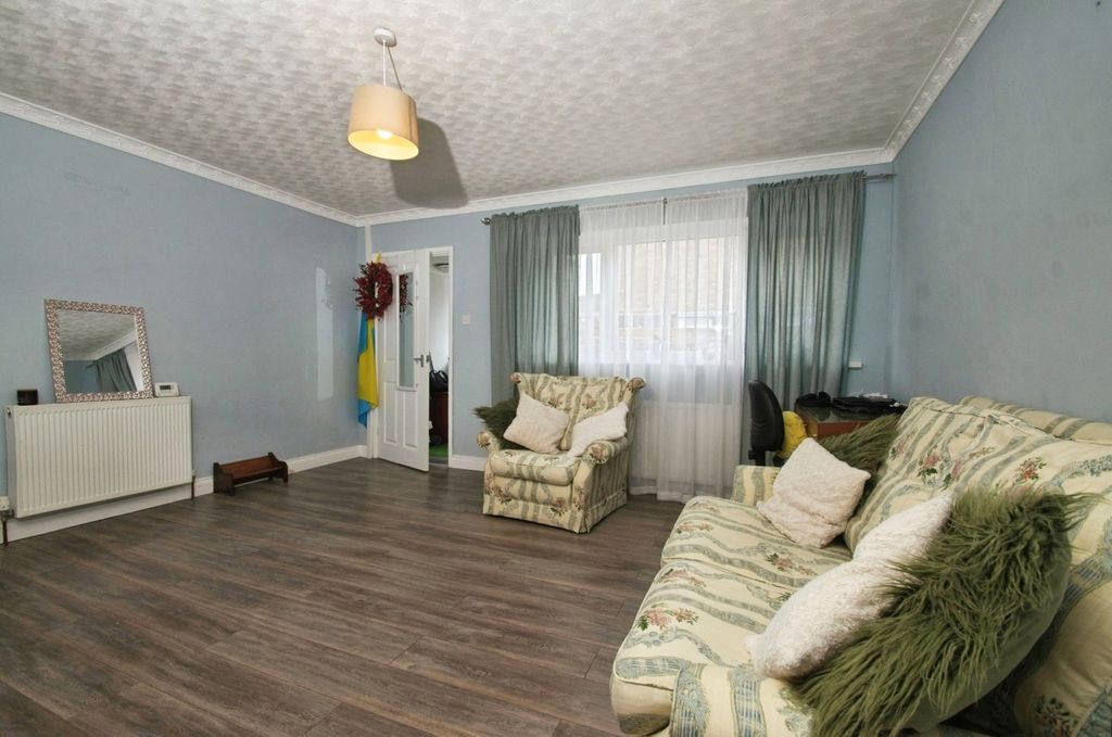 Property photo 2 of 18 Picture No. 02