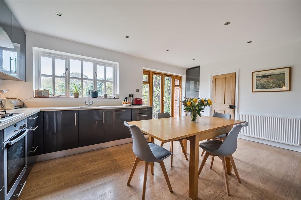 Property photo 3 of 14 Kitchen/Dining Room